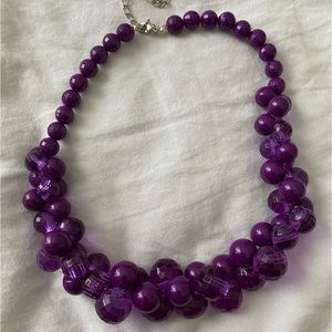 Gorgeous purple bauble beaded necklace EUC